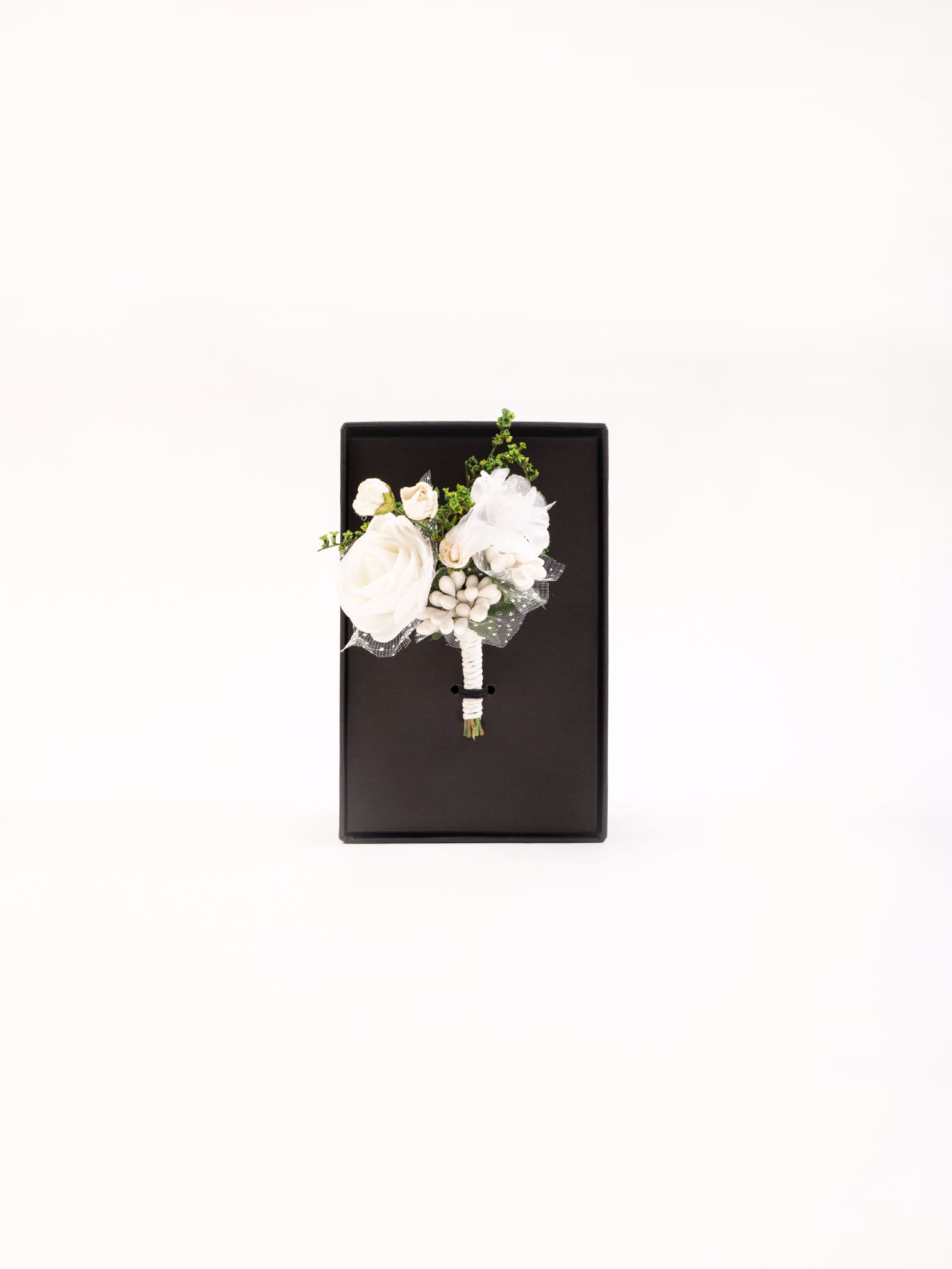 Karaca Erkek Yaka Çiçeği-Beyaz. ürün görseli
