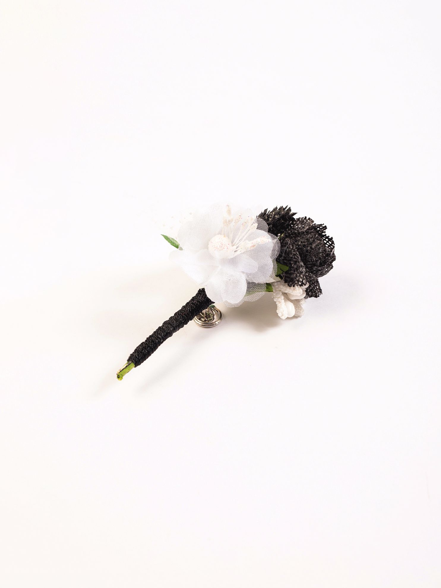 Karaca Erkek Yaka Çiçeği-Siyah - Beyaz. ürün görseli